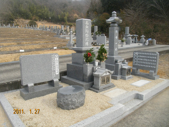 お墓を移転し合祀して五輪塔を建立しました