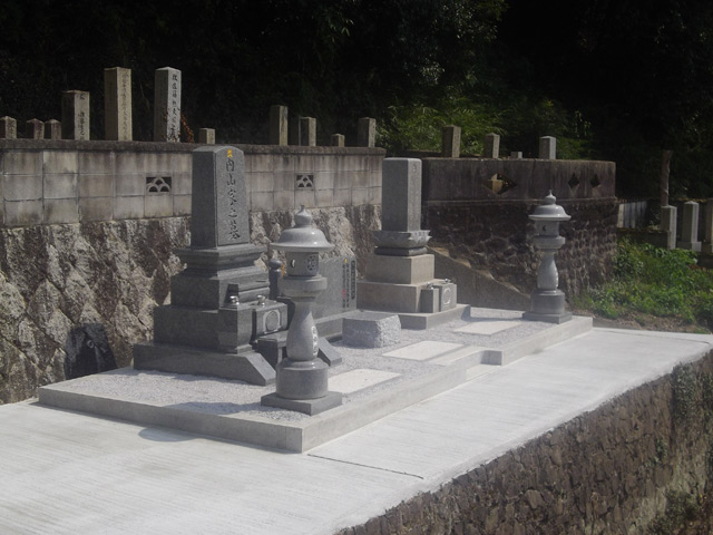 草の生えにくい土と舗装施工をしました