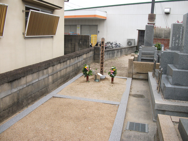 墓石と墓誌を新しく建立しました