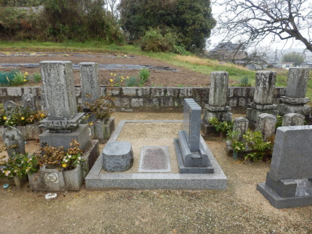 墓地にぴったりのお墓を建てさせて頂きました。