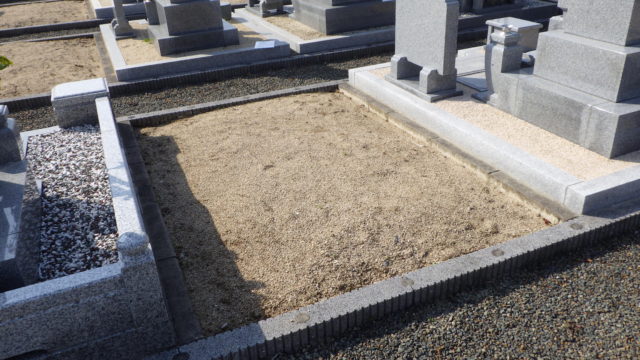 霊園にデザイン墓石を建立させて頂きました。