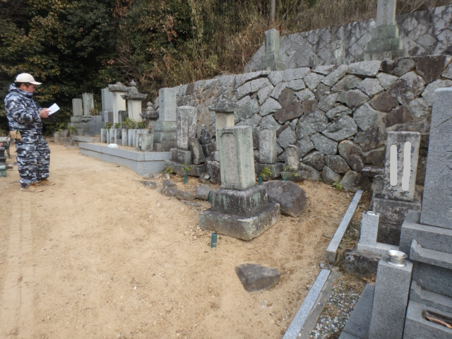 墓地の石積みをしました