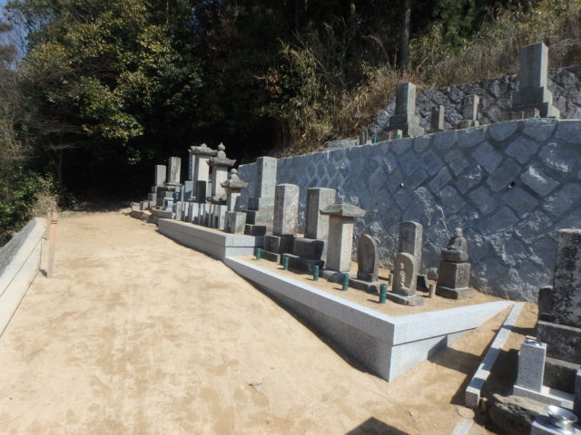 墓地の石積みをしました