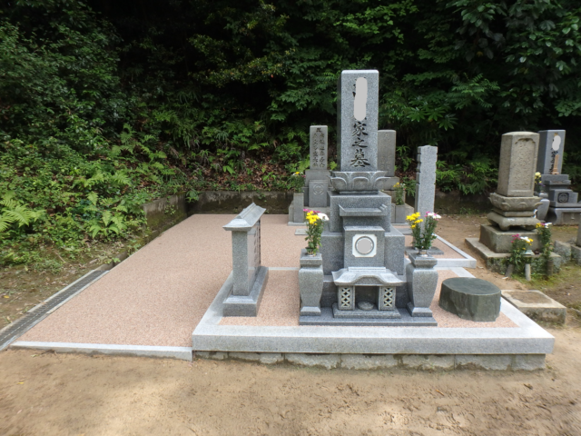 草の生えにくい土を入れました