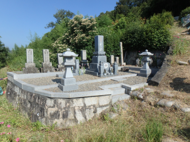 墓地を板張りにしました