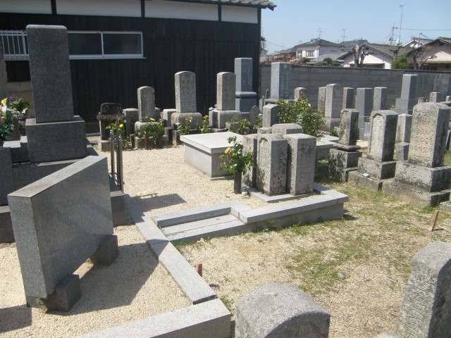 墓地をリフォームし、お墓を設置しました