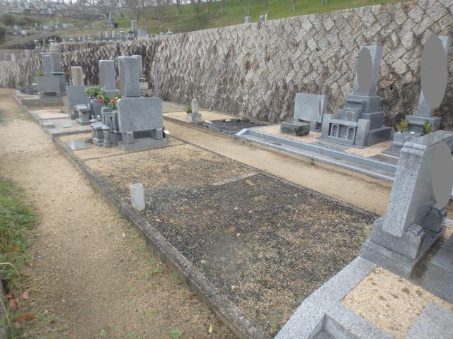 デザイン墓石と外柵をさせて頂きました。