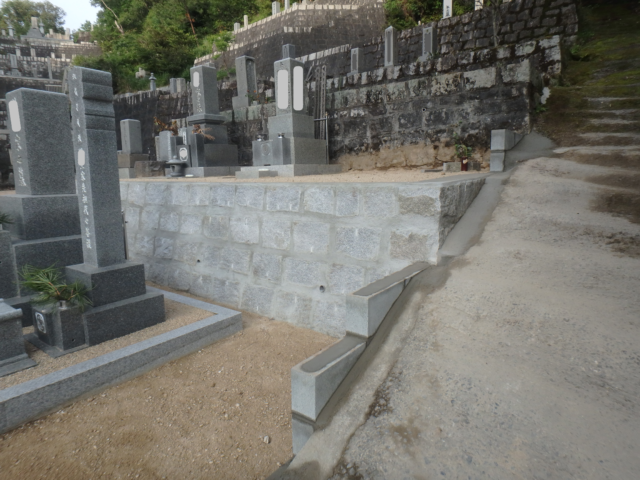 墓地の石積みをリフォームしました