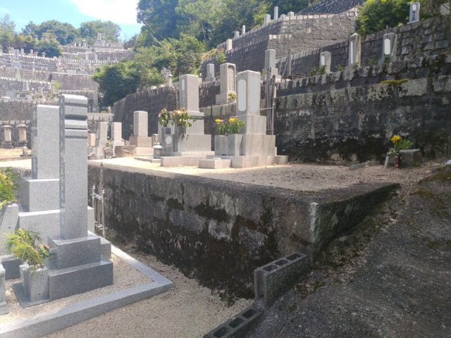 墓地の石積みをリフォームしました