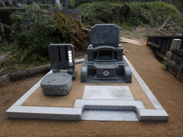 デザイン墓石を設置させて頂きました。