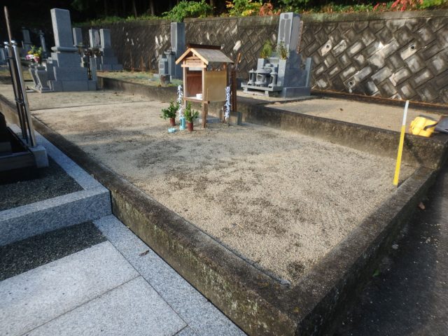 旧墓地から新墓地へのお引越しと新墓石を設置して頂きました。