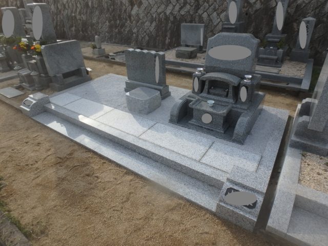 デザイン墓石と外柵をさせて頂きました。