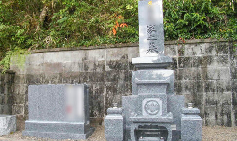 お父様の想いを受け継いだ、ご家族の代々墓 / 芳井町