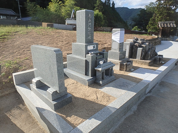 ご先祖様のお墓を整理し、お参りしやすい墓所へ
